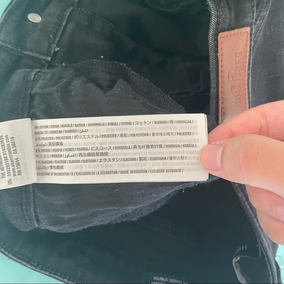 ‼️HOLLISTER DISTRESSED JEANS - Picture 12 of 14